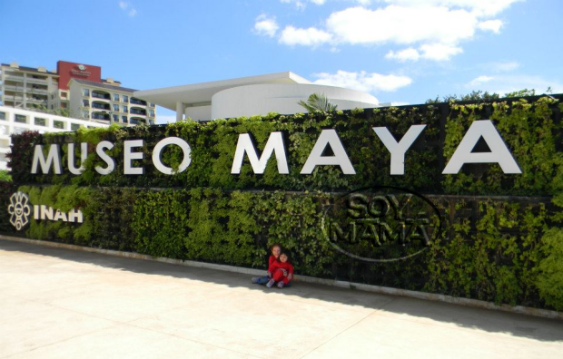 nenas en museo maya