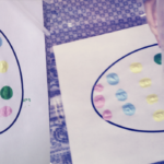 Huevo de Pascua decorado con pompones y pintura