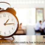 Escuelas del Reino Unido contra los relojes analógicos