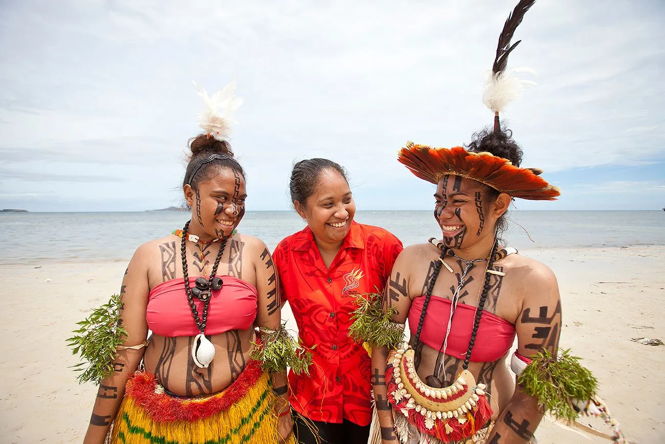 Arianne Kassman, Climate Warrior from PNG, flanked by two 350 PNG volunteers 