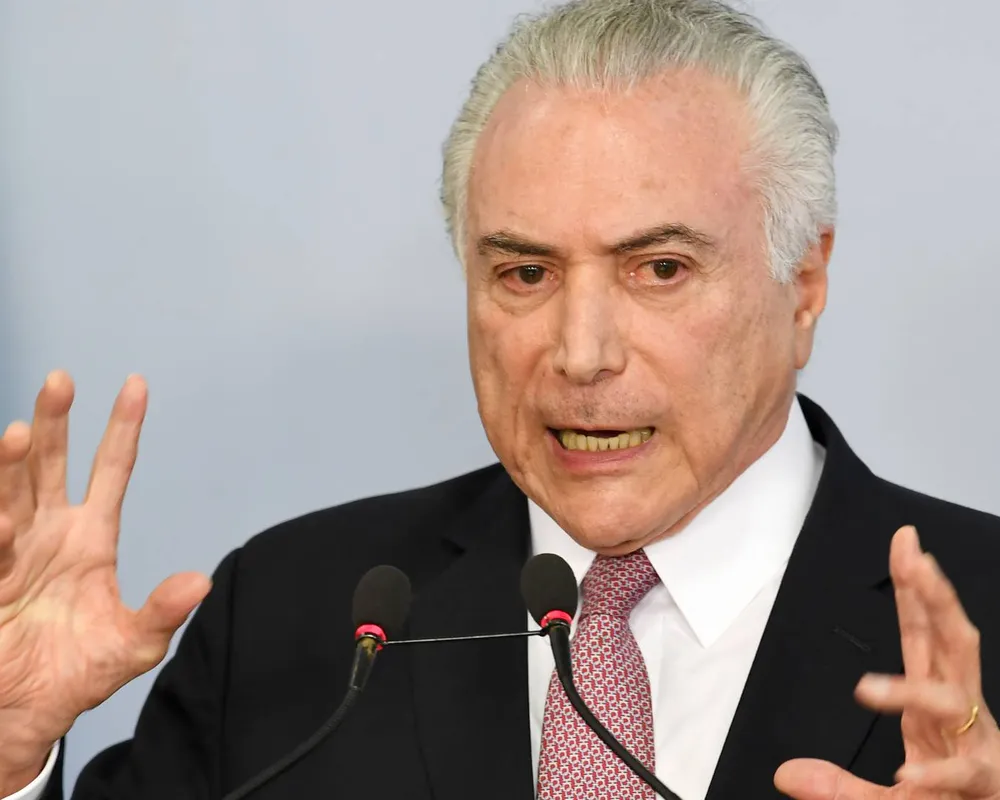 Michel Temer tem a escolha em suas mãos: manchar ainda mais sua imagem com petróleo e gás, ou colocar o Brasil na liderança climática global (Foto: France Press).