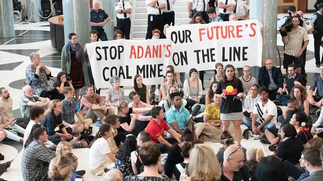 2018-Dec-Parliament-House-stopadani-action.jpg