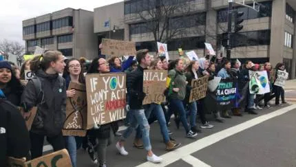 20190315_SchoolStrikeforClimate_Madison-Wisconsin_2-430x323-1.jpg