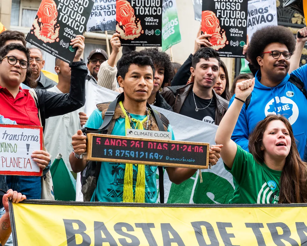jovens protestam em Porto Alegre capital gaúcha é reduto do carvão