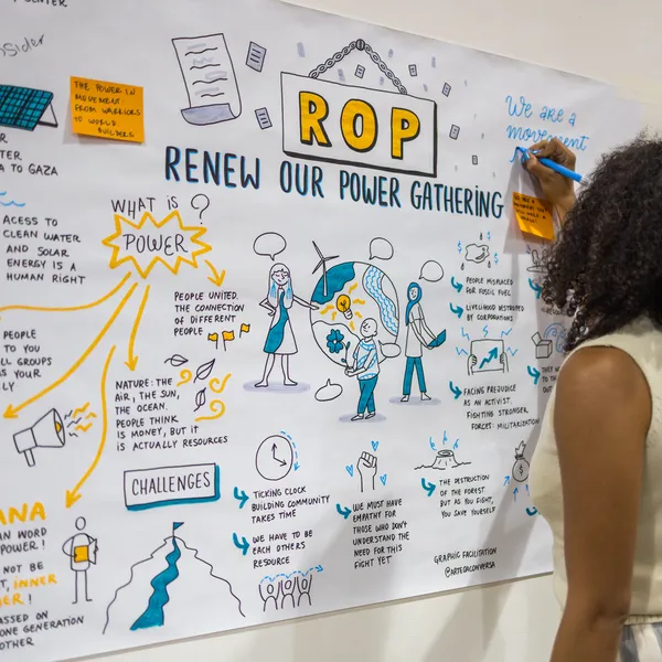 Visual note taker content on a big poster during workshop.