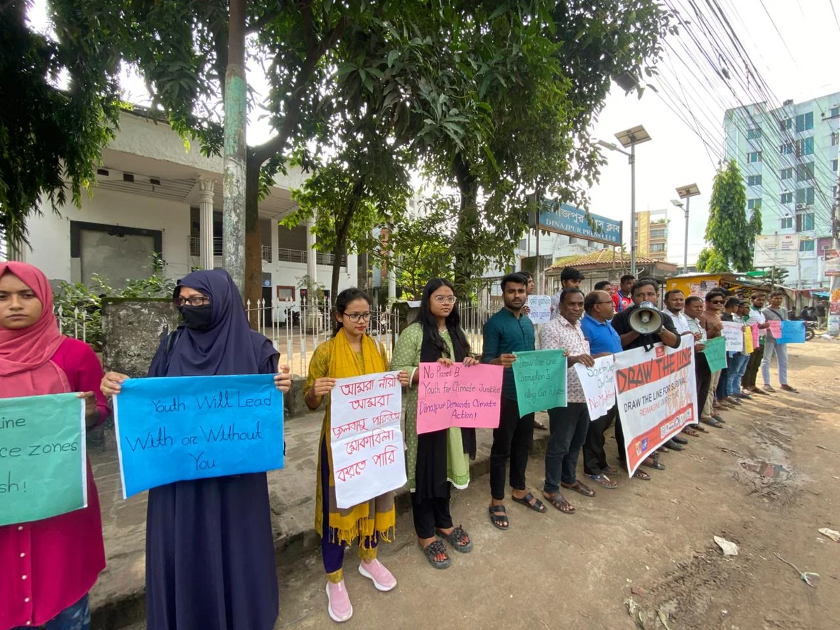 Youth in Bangladesh urge their government to take climate action seriously and urgently, and include them in the decision making. Photo: StepUp 4 Tomorrow
