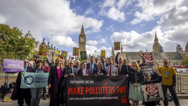 Campaigners outside UK parliament