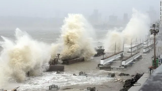 210517235951-01-cyclone-tauktae-0517-mumbai-exlarge-169.jpg