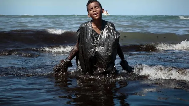 Everton Miguel dos Anjos/PE - fotografado por Léo Malafaia/AFP - vazamento óleo NE - COP25