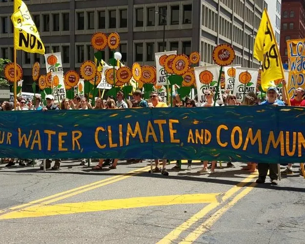 26 TAR SANDS Photo- FossilFreeNU:Twitter:@DivestNorthwest)