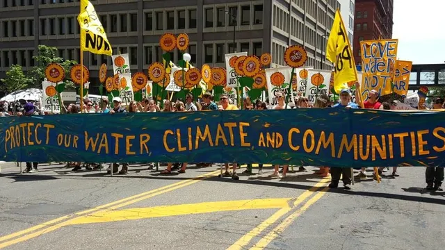26 TAR SANDS Photo- FossilFreeNU:Twitter:@DivestNorthwest)