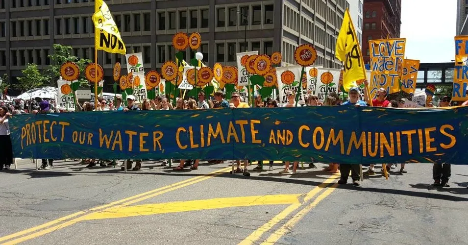 26 TAR SANDS Photo- FossilFreeNU:Twitter:@DivestNorthwest)