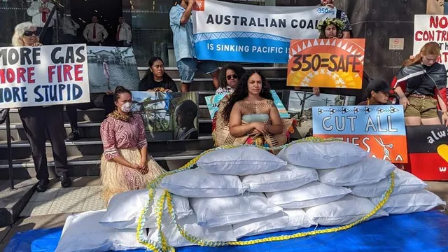 350-Pacific_PCW-Seawall_Canberra1202.jpg