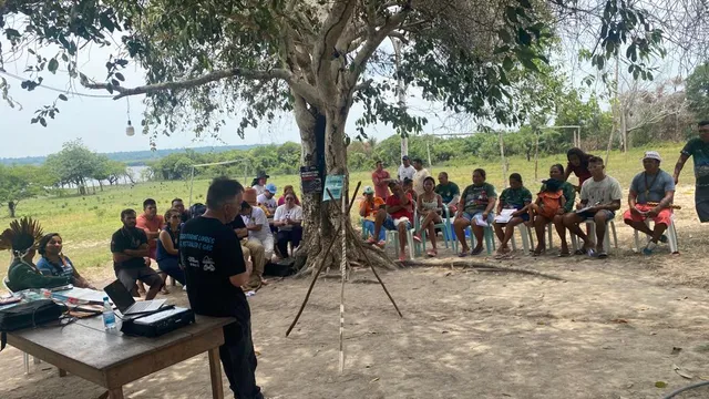 Indigenista da 350 Brasil conversa com comunidades indígenas sobre transição energética justa e soluções alternativas aos combustíveis fósseis