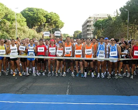 Rome (Italy) : 1000 people runs the 10+10+10 = 30km Sea Marathon to contribute to the 350's worldwide event!