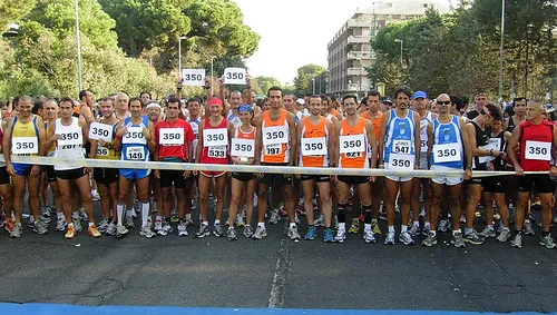Rome (Italy) : 1000 people runs the 10+10+10 = 30km Sea Marathon to contribute to the 350's worldwide event!