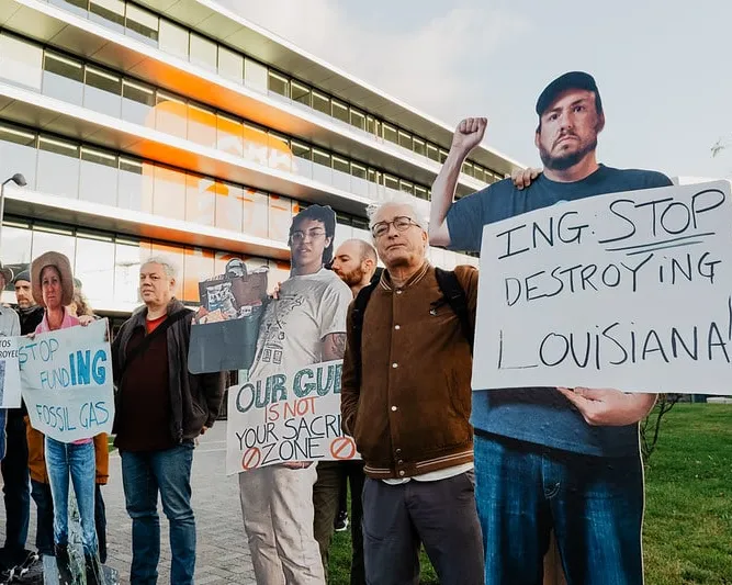 activists outside the ING headquarters