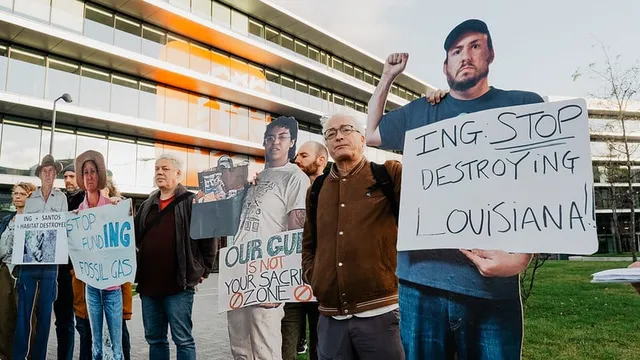 activists outside the ING headquarters
