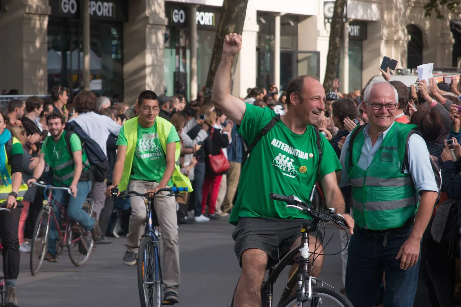 Cyclists arrive into République