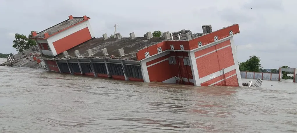 Bangladesh-Padma-Flood-2020-collapsed-building.jpg