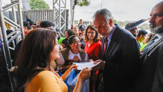 Photo of woman handing letter to COP representative.