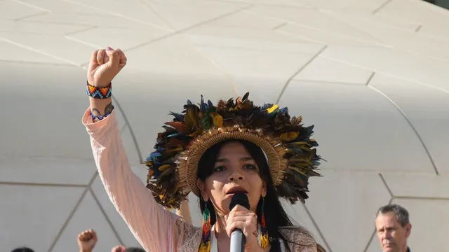 Txai Surui em discurso na COP28
