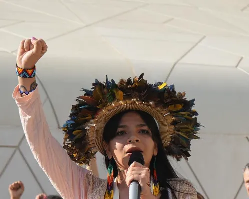 Txai Surui em discurso na COP28