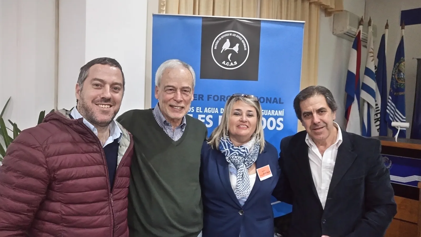 Os expositores com Adriana Conti, presidenta da Associação Civil Ambientalista de Salto (Foto: 350 Argentina).