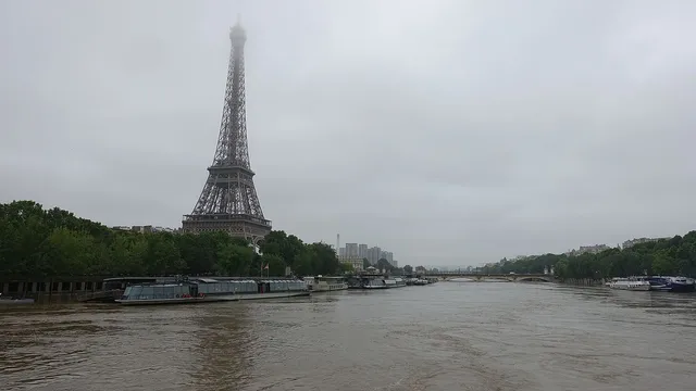 Eiffel_Tower_@_Flood_@_Seine_river_@_Paris_26843371824.jpg