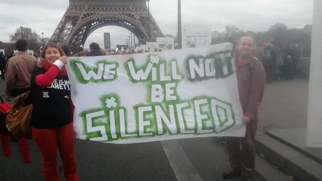 Fossielvrij.nl-Protest-during-the-Paris-agreement-2015-France-scaled.jpg