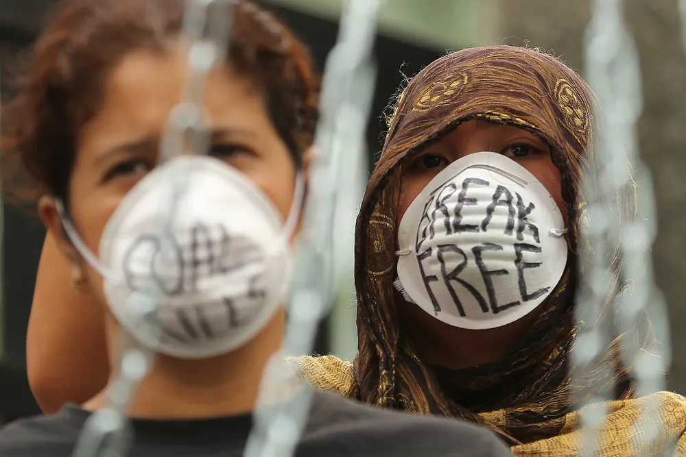 Coal-affected communities held a lightning rally in front of the San Miguel Corporation (SMC) headquarters, to demand that the company shut down its coal plants in Limay, Bataan. Photo: Greenpeace Philippines