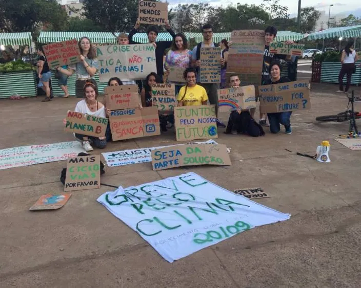 Gabriela Arias, jovem ativista brasileira do Fridays for Future, em São Carlos, SP na cidade de São Carlos, aderem à mobilização da Greve pelo Clima - Fridays for Future
