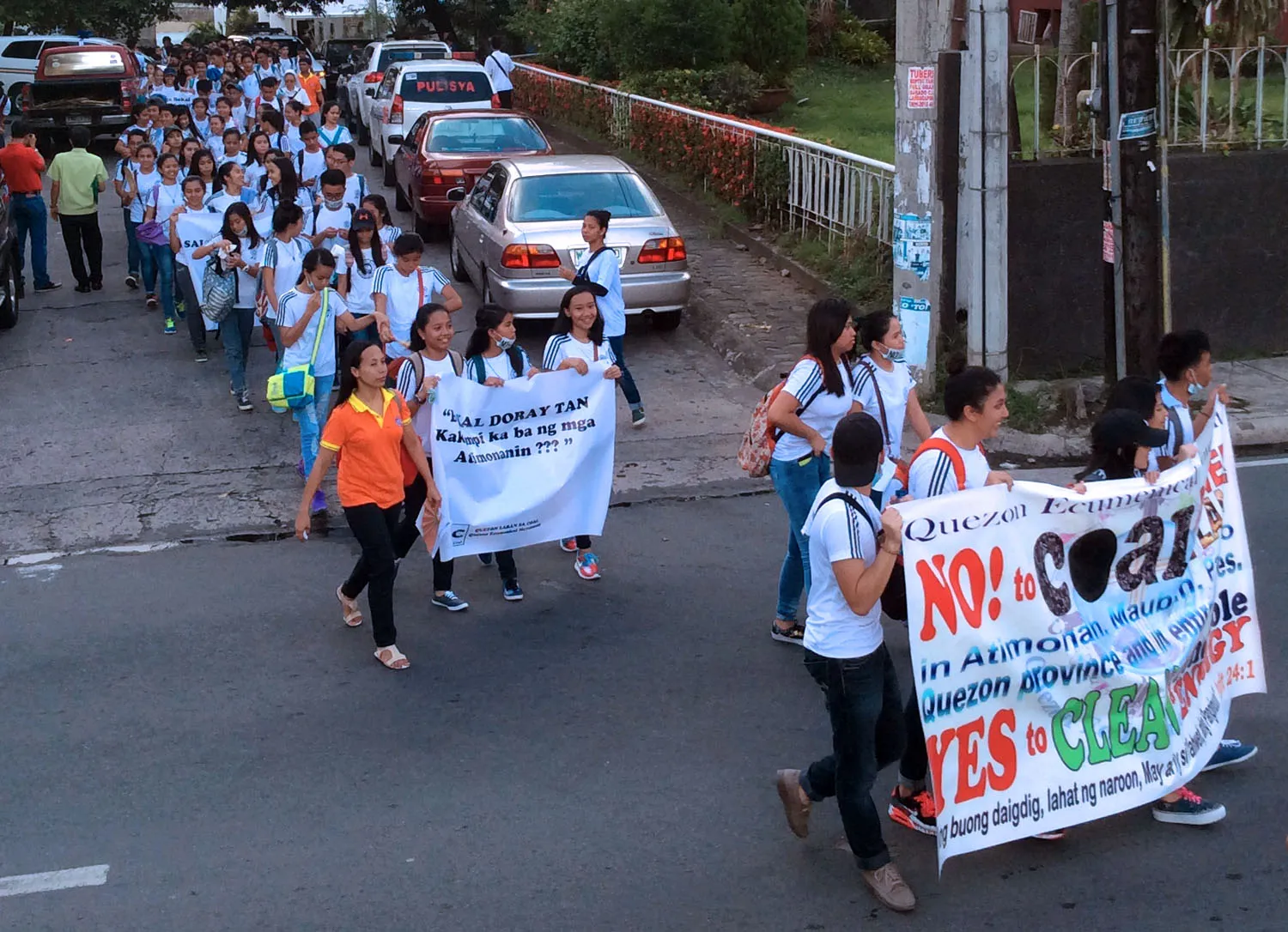 After discerning that the protest was peaceful, the police make way for the march by keeping a safe distance away from the crowd. Photo: Fread De Mesa