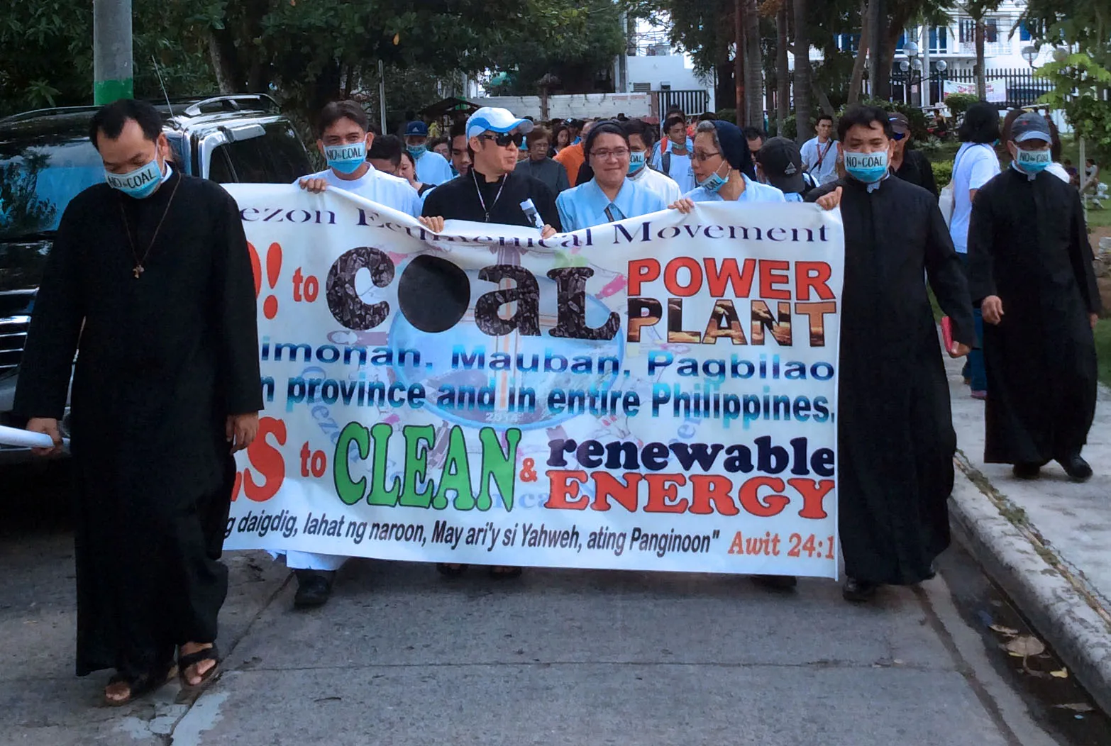 Fr. Warren Puno (far left) was one of the Filipino delegates that 350.org sent to join the One Earth, One Human Family: climate march in Rome, last June. Photo: Chuck Baclagon