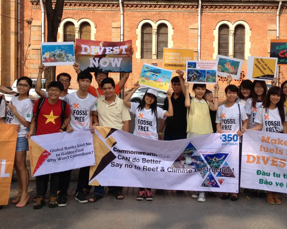 Communities across the planet held powerful actions at over 60 CommBank branches. Among those that participated are the youth volunteers from 350.org Vietnam.