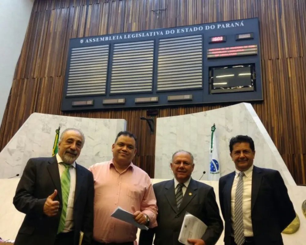 Rasca Rodrigues (on the left), Juliano Bueno de Araujo, José Carlos Schiavinato and Claudio Palozi support and are a part of the movement against fracking in the Paraná state and the whole of Brazil.