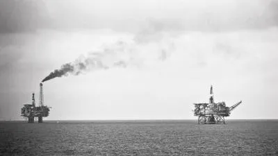 Oil_platforms_north_atlantic.jpg