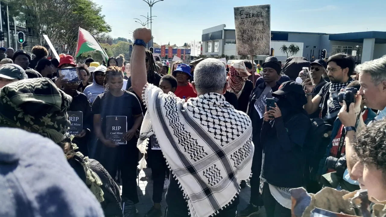 Mobilisation contre le néocolonialisme et les energies fossiles 