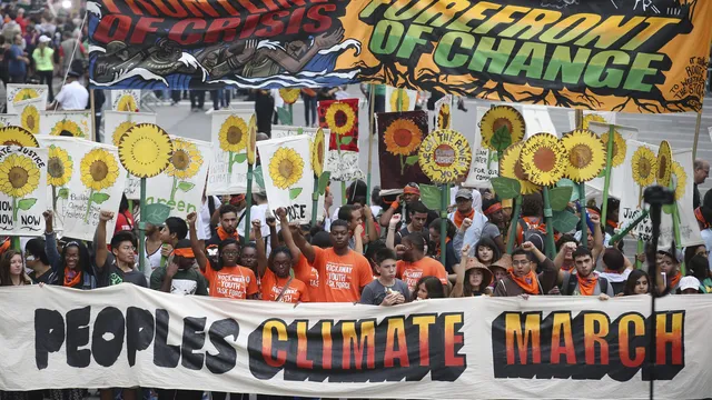 Peoples-Climate-March-New-York-20140921-John-Minchillo-0019.jpg