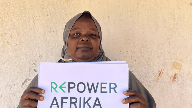Portrait of a woman holding a REPower Afrika.