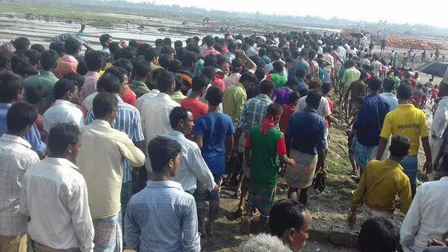 Photo: হটাও কয়লা বিদ্যুৎ বাচাও বাঁশখালী