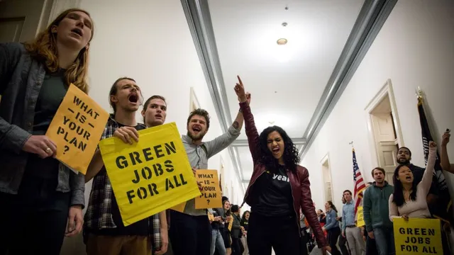 Sunrise-Pelosi-office-action-11.13.18-Rachael-Warriner-41.jpg