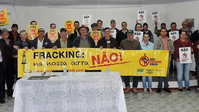 Palestra de sensibilização sobre os riscos e perigos do fracking em Salgado Filho, articulada pelo vereador Gilberto Casa e Alfredo Santos, junto com a Assesoar (Foto: 350Brasil/COESUS).