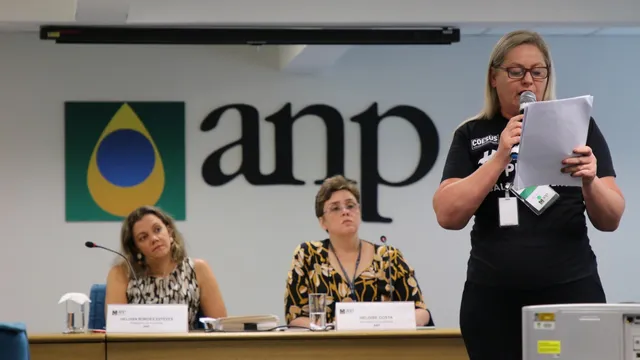 Suelita Rocker na ANP protesta contra leilões fósseis