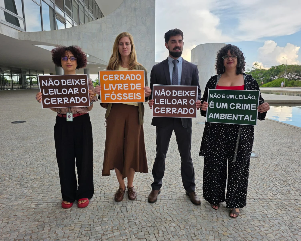 Activists stand in front of the Presidential palace, telling Brazilian President to end oil exploration in Cerrado.