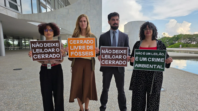 Activists stand in front of the Presidential palace, telling Brazilian President to end oil exploration in Cerrado.
