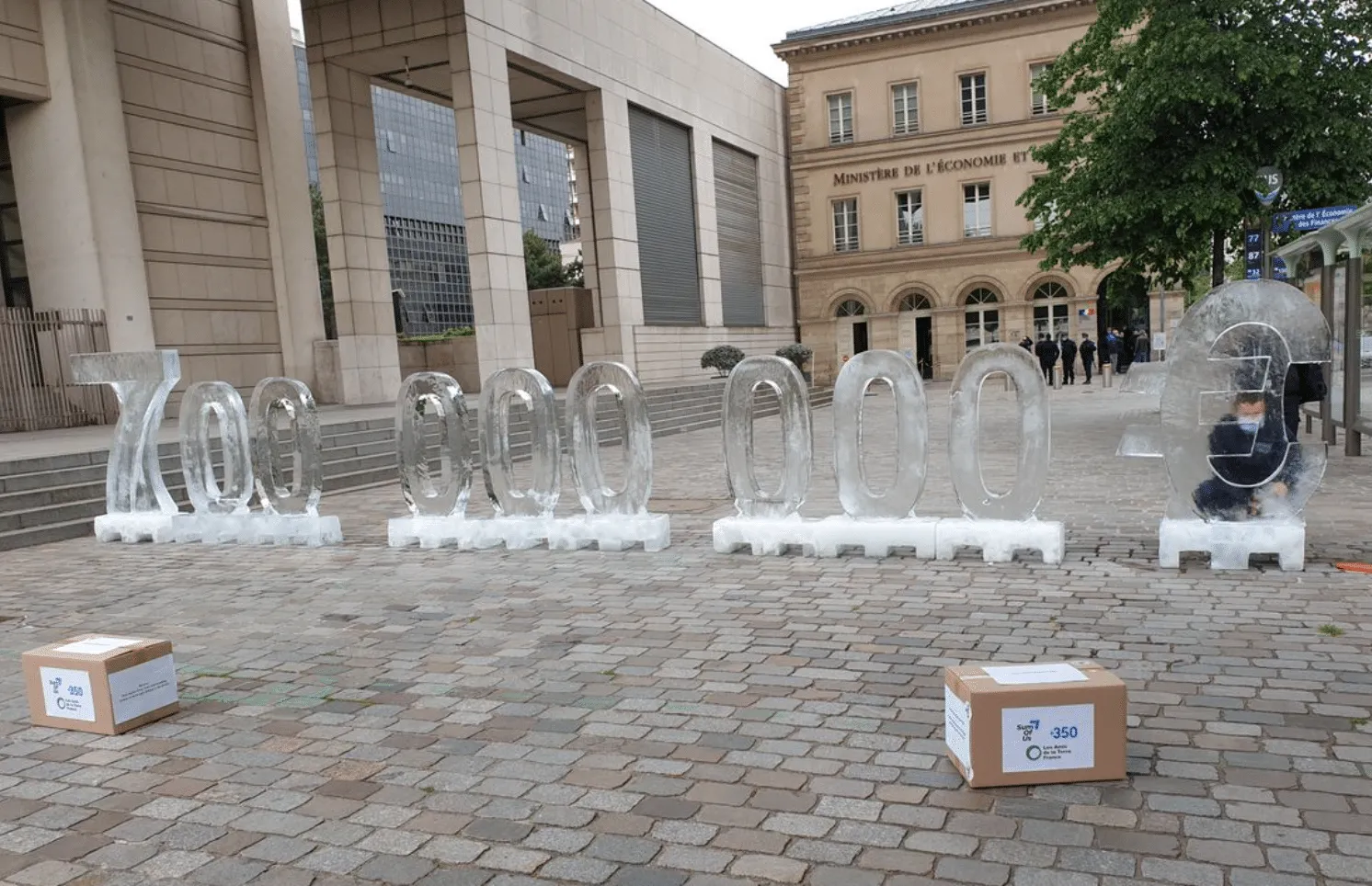 arctic-petition-stunt.png