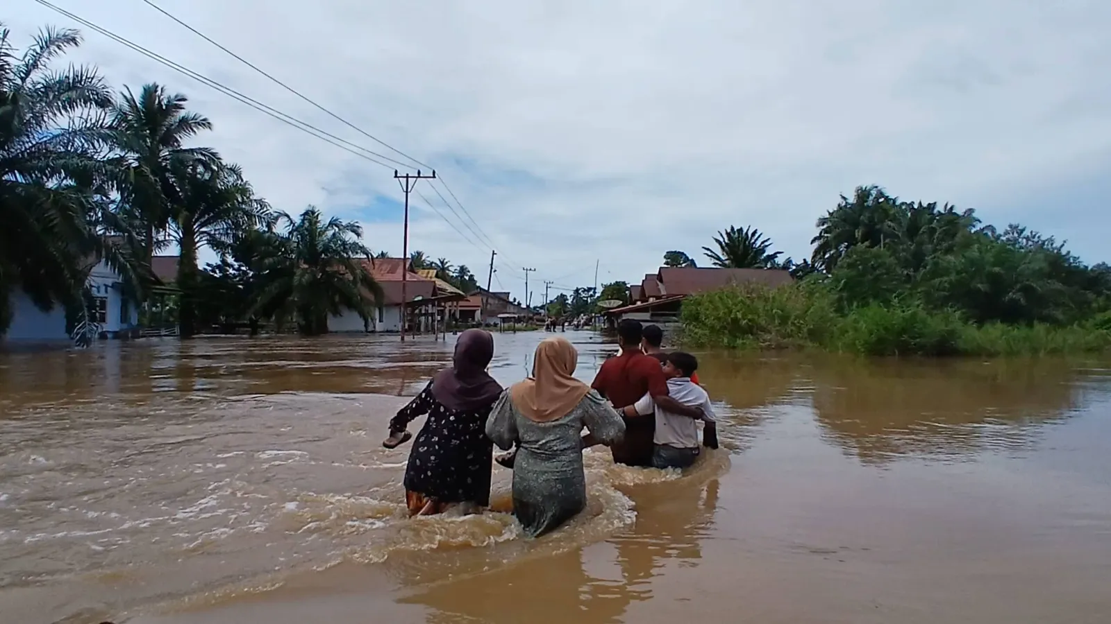 Bencana banjir sumatra foto by Applegreen Aceh