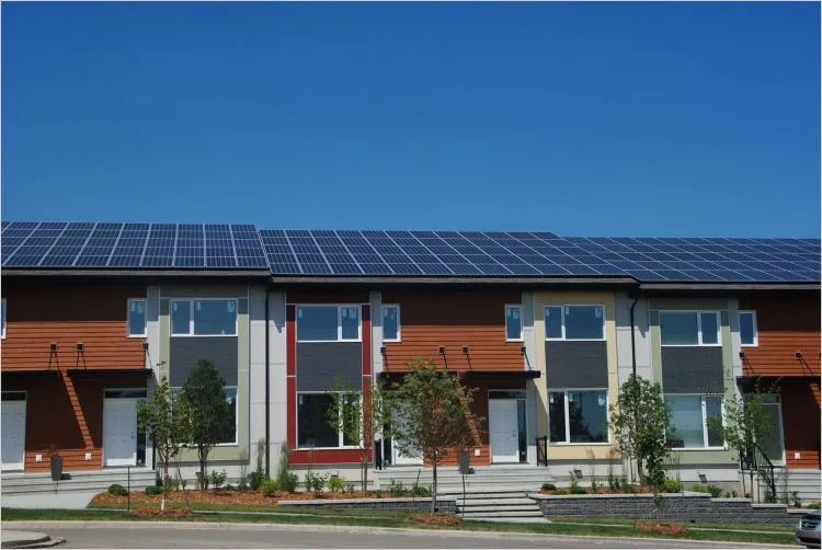 canadá-energia-renovável-painel-solar.jpg