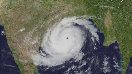 cyclone_phailin_gif.jpg